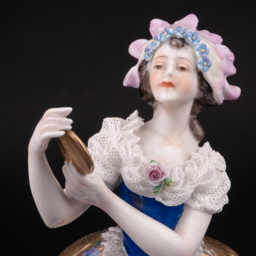 Девушка с зеркалом в золотом платье, кружевная, Volkstedt, Германия, до 1935 г