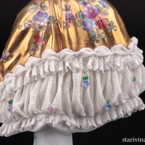 Девушка с зеркалом в золотом платье, кружевная, Volkstedt, Германия, до 1935 г