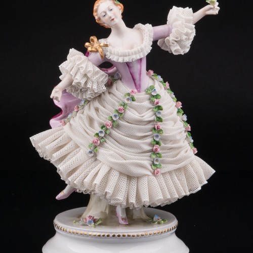 Девушка в бордовой накидке, кружевная, Sitzendorf, Германия