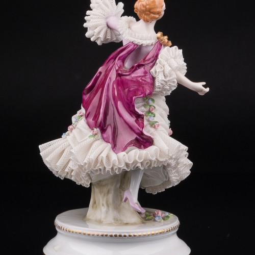 Девушка в бордовой накидке, кружевная, Sitzendorf, Германия