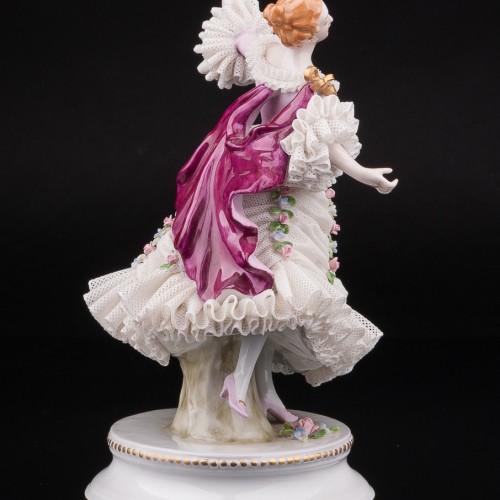 Девушка в бордовой накидке, кружевная, Sitzendorf, Германия