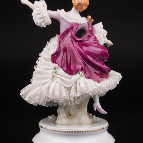 Девушка в бордовой накидке, кружевная, Sitzendorf, Германия