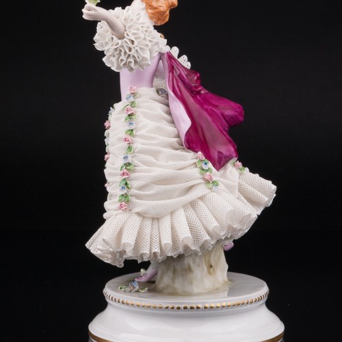 Девушка в бордовой накидке, кружевная, Sitzendorf, Германия