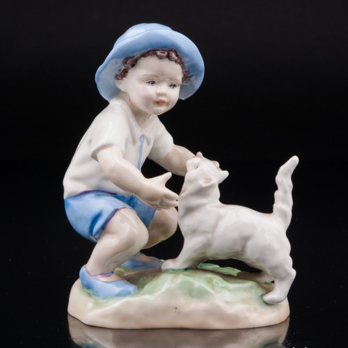 Мальчик, играющий с кошкой, Royal Worcester, Великобритания, сер. 20 в
