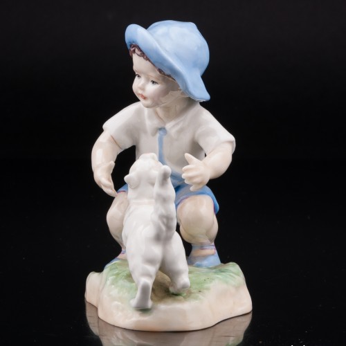 Мальчик, играющий с кошкой, Royal Worcester, Великобритания, сер. 20 в