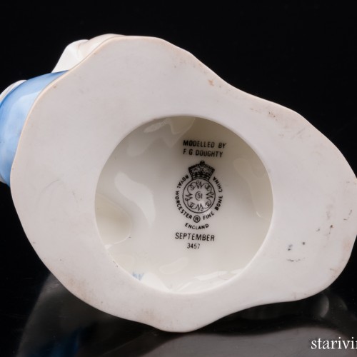 Мальчик, играющий с кошкой, Royal Worcester, Великобритания, сер. 20 в