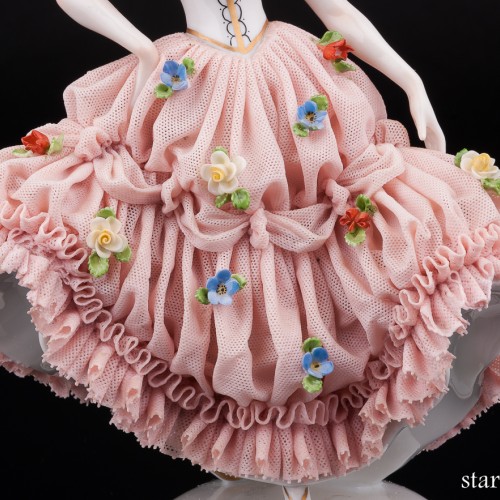 Девушка в розовом платье, кружевная, Muller & Co, Германия, 1907-49 гг