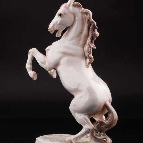 Конь на дыбах, Германия, сер. 20 в