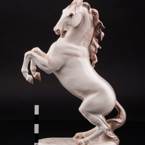 Конь на дыбах, Германия, сер. 20 в