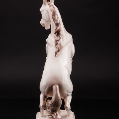 Конь на дыбах, Германия, сер. 20 в