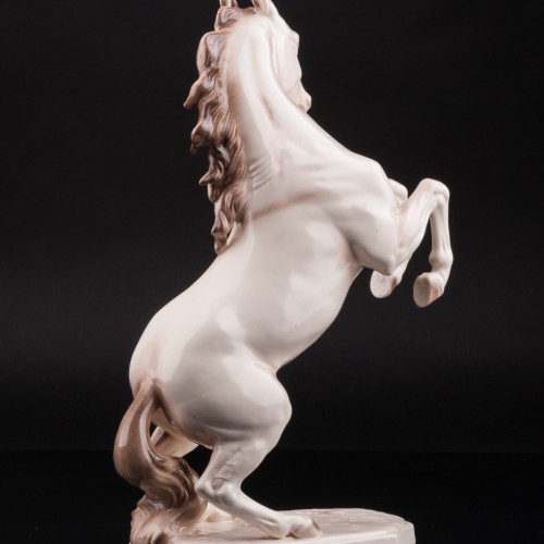 Конь на дыбах, Германия, сер. 20 в