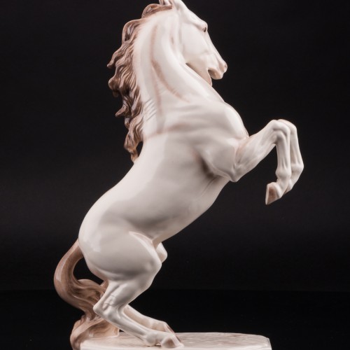 Конь на дыбах, Германия, сер. 20 в