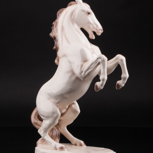 Конь на дыбах, Германия, сер. 20 в