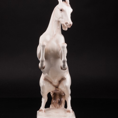 Конь на дыбах, Германия, сер. 20 в