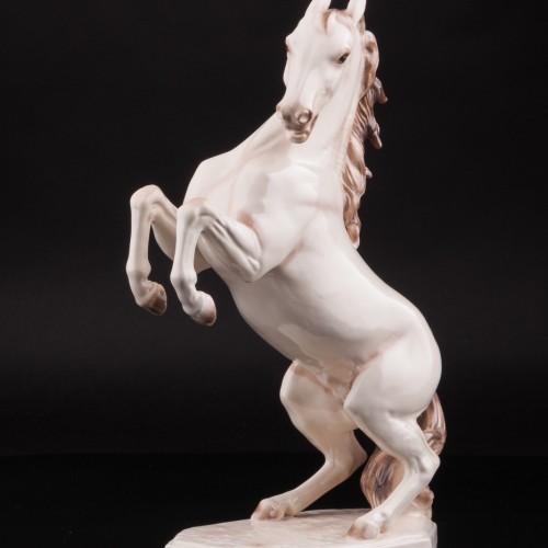 Конь на дыбах, Германия, сер. 20 в