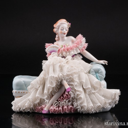 Девушка с веером на кушетке, кружевная, Sitzendorf, Германия