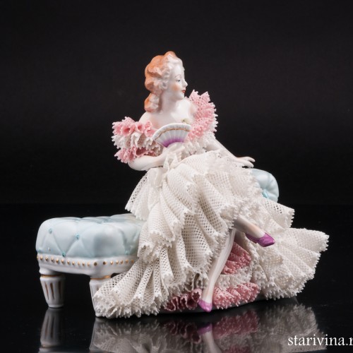 Девушка с веером на кушетке, кружевная, Sitzendorf, Германия