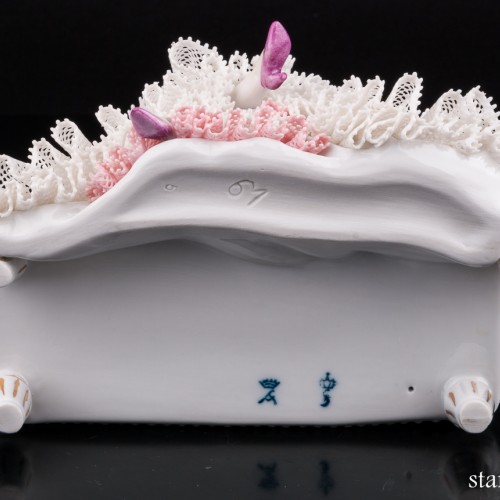 Девушка с веером на кушетке, кружевная, Sitzendorf, Германия