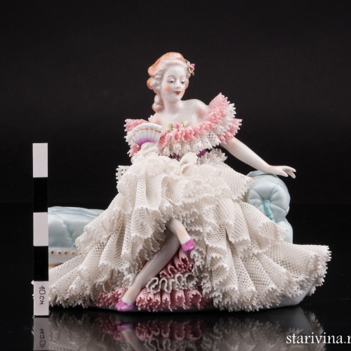 Девушка с веером на кушетке, кружевная, Sitzendorf, Германия