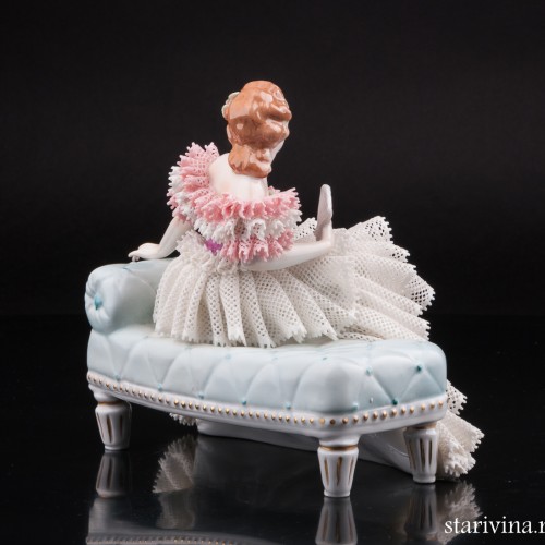 Девушка с веером на кушетке, кружевная, Sitzendorf, Германия
