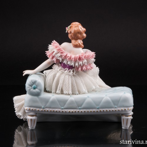 Девушка с веером на кушетке, кружевная, Sitzendorf, Германия