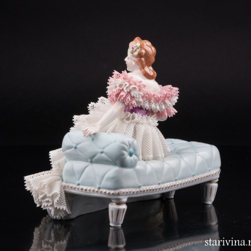 Девушка с веером на кушетке, кружевная, Sitzendorf, Германия