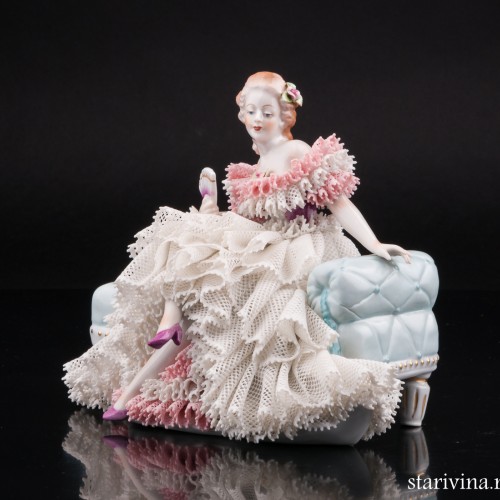 Девушка с веером на кушетке, кружевная, Sitzendorf, Германия
