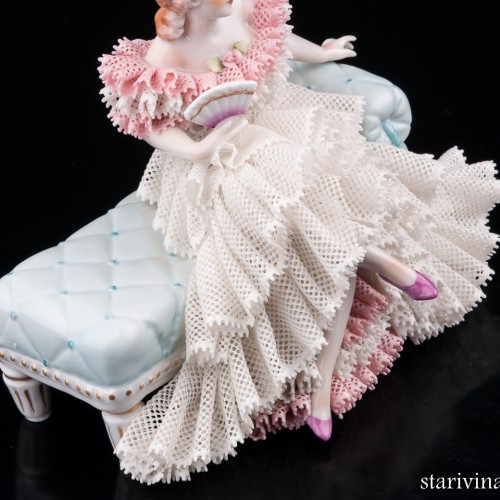 Девушка с веером на кушетке, кружевная, Sitzendorf, Германия