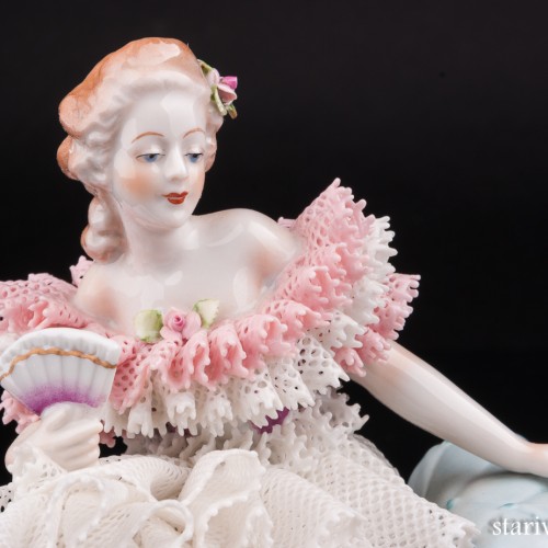 Девушка с веером на кушетке, кружевная, Sitzendorf, Германия