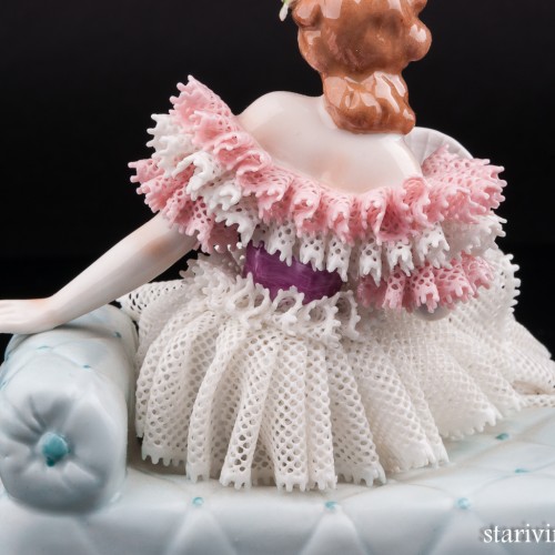 Девушка с веером на кушетке, кружевная, Sitzendorf, Германия