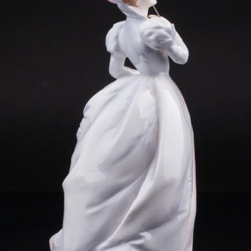 Маскарад, девушка с маской, Royal Worcester, Великобритания