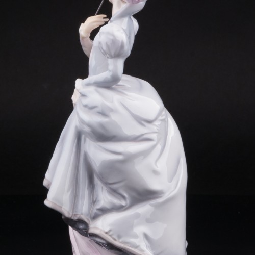 Маскарад, девушка с маской, Royal Worcester, Великобритания