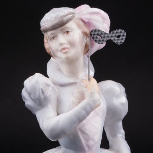 Маскарад, девушка с маской, Royal Worcester, Великобритания