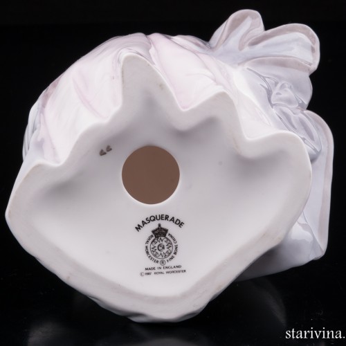 Маскарад, девушка с маской, Royal Worcester, Великобритания