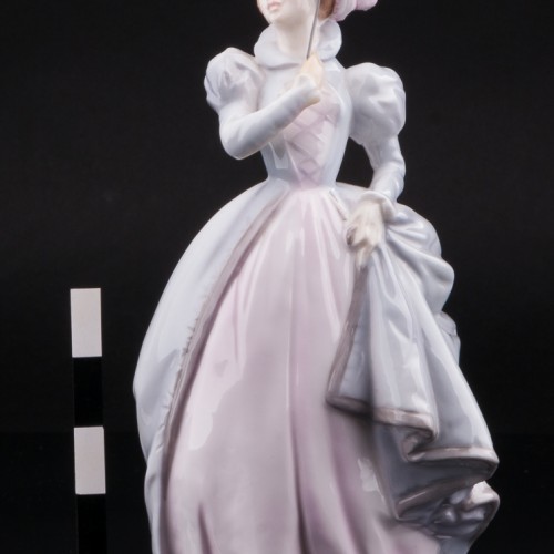 Маскарад, девушка с маской, Royal Worcester, Великобритания