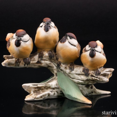 Четыре воробья на ветке, Capodimonte, Италия, вт. пол. 20 в