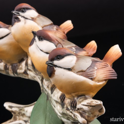 Четыре воробья на ветке, Capodimonte, Италия, вт. пол. 20 в