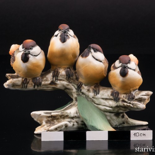 Четыре воробья на ветке, Capodimonte, Италия, вт. пол. 20 в