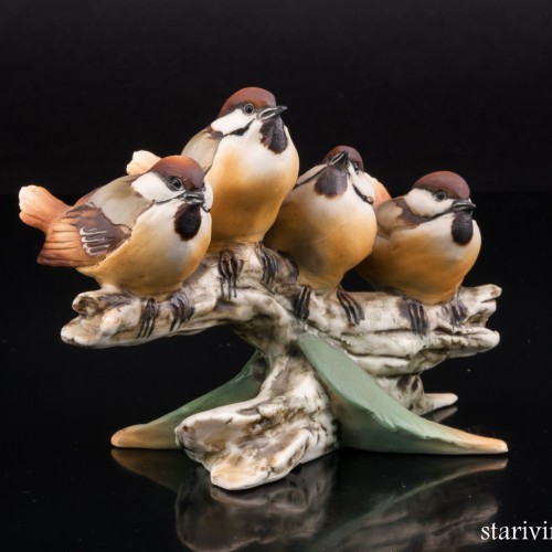 Четыре воробья на ветке, Capodimonte, Италия, вт. пол. 20 в