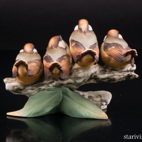 Четыре воробья на ветке, Capodimonte, Италия, вт. пол. 20 в