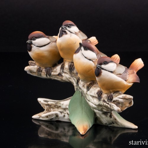 Четыре воробья на ветке, Capodimonte, Италия, вт. пол. 20 в