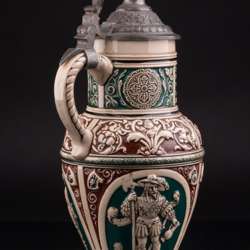 Пивной кувшин Сцены с ландскнехтами, Dumler & Breiden, Германия, 1900 гг