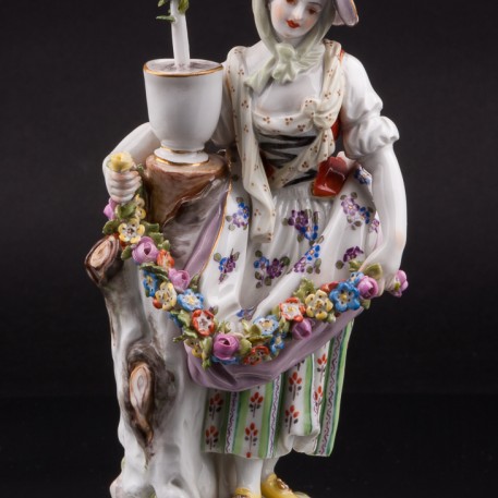 Девушка с гирляндой цветов, Meissen, Германия, вт. пол. 20 в