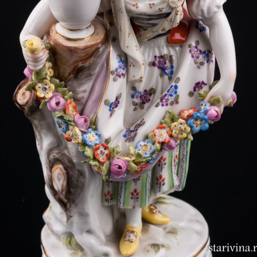 Девушка с гирляндой цветов, Meissen, Германия, вт. пол. 20 в