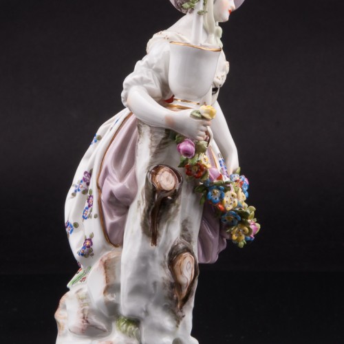 Девушка с гирляндой цветов, Meissen, Германия, вт. пол. 20 в