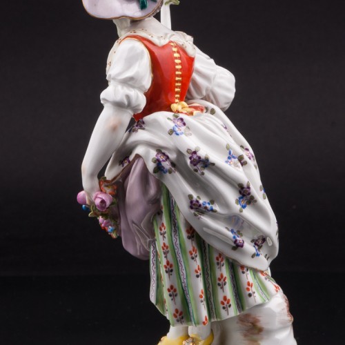 Девушка с гирляндой цветов, Meissen, Германия, вт. пол. 20 в