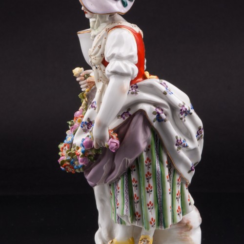 Девушка с гирляндой цветов, Meissen, Германия, вт. пол. 20 в