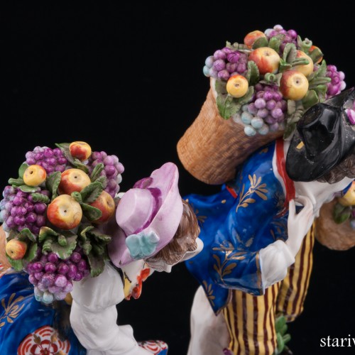 Пара с корзинами фруктов, Sitzendorf, Германия, пер. пол. 20 в