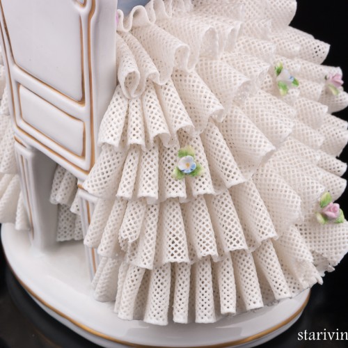 Девушка на стуле, кружевная, Sitzendorf, Германия, вт. пол. 20 в