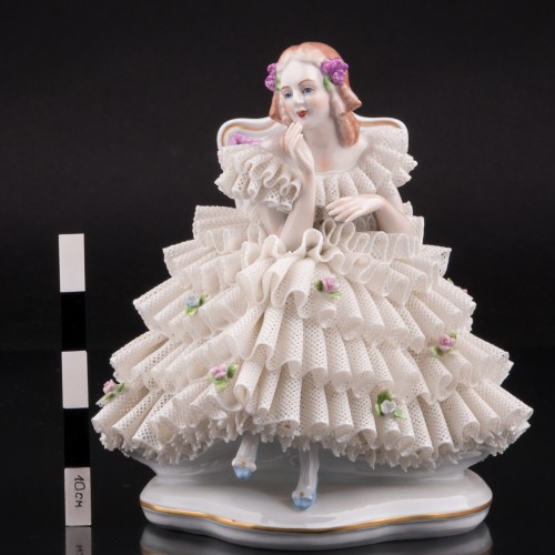 Девушка на стуле, кружевная, Sitzendorf, Германия, вт. пол. 20 в